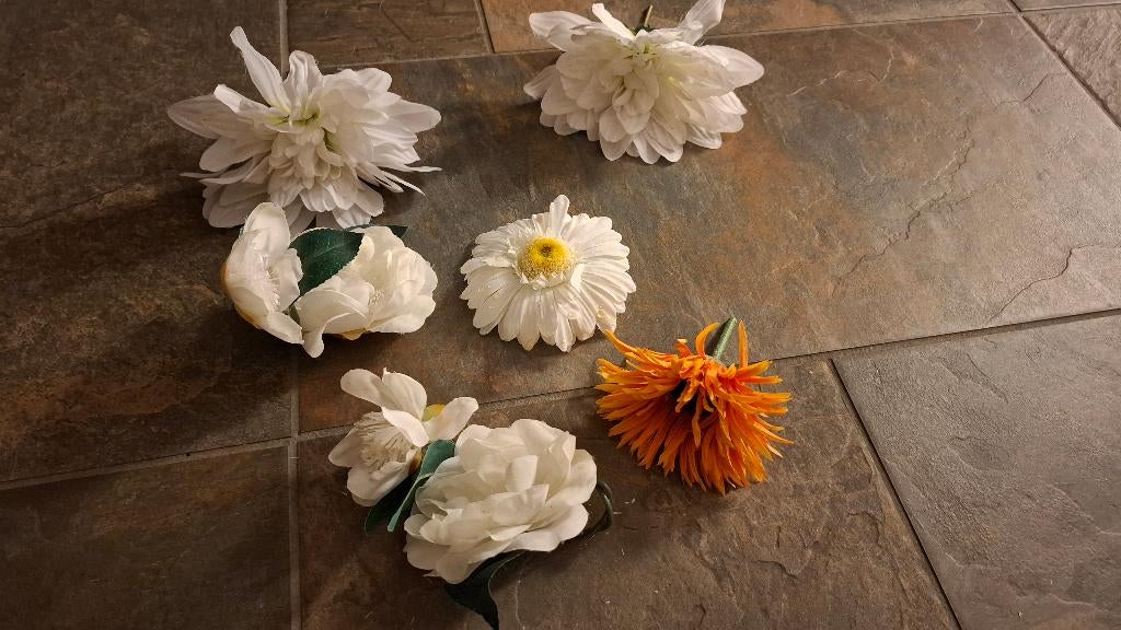 Allerlei Kunstbloemen en takken, Huis en Inrichting, Woonaccessoires | Kunstplanten en Kunstbloemen, Ophalen of Verzenden, Zo goed als nieuw