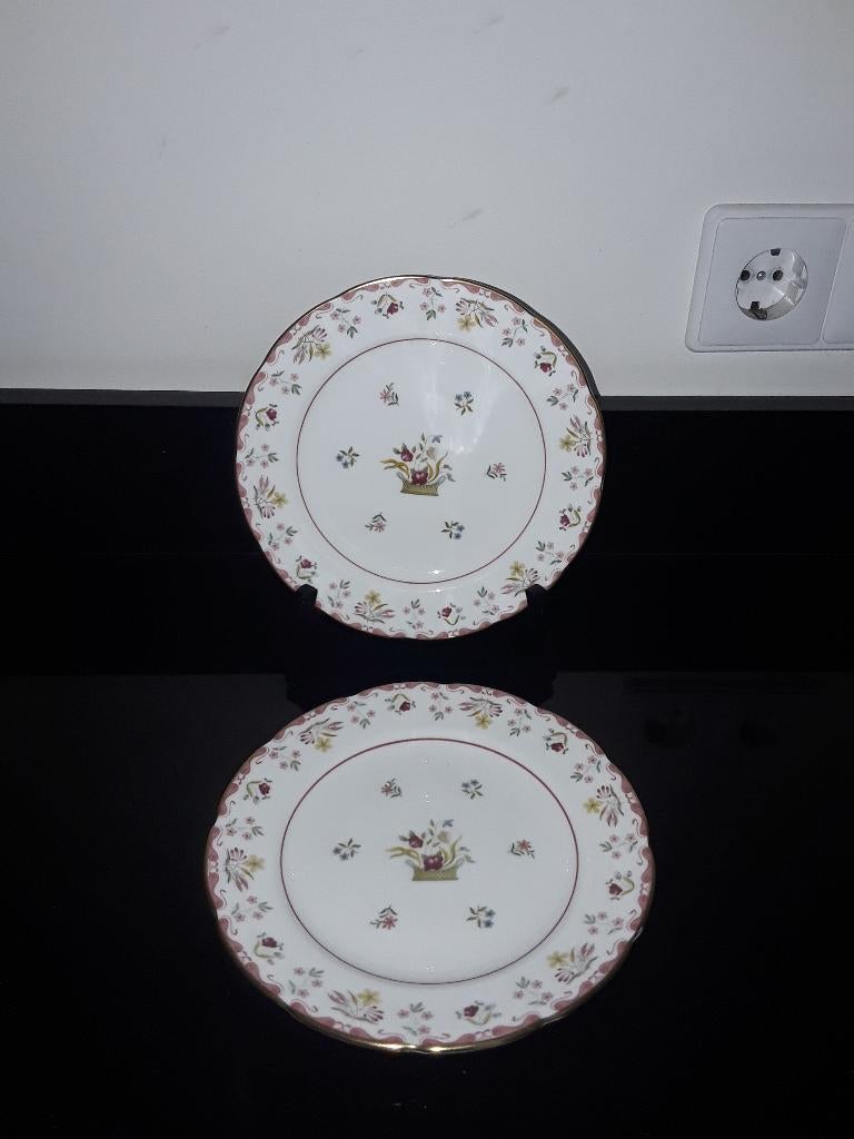 2 Wedgwood gebaksbordjes Bianca Williamsburg, Verzenden, Zo goed als nieuw, Porselein, Bord(en)