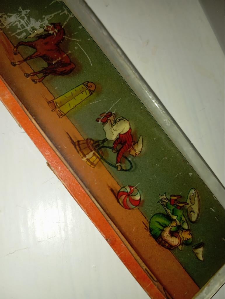Antieke glazen toverlantaarn plaat met bewegende figuren, Ophalen of Verzenden