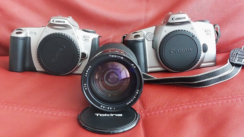 CANON EOS 300 & 3000N BODY’S & TOKINA-ZOOM 3.5-5.6/28-210, Spiegelreflex, Canon, Ophalen of Verzenden, Zo goed als nieuw