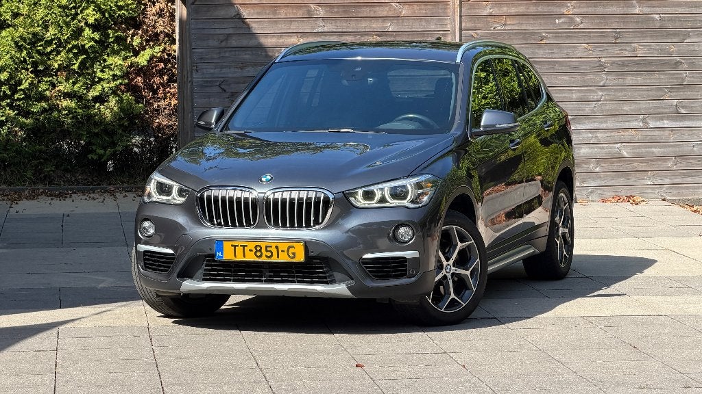 BMW X1 sDrive20i | HUD | NL | 2e eig | BMW onder | nieuw APK, Auto's, 1998 cc, 1800 kg, Navigatiesysteem, Particulier