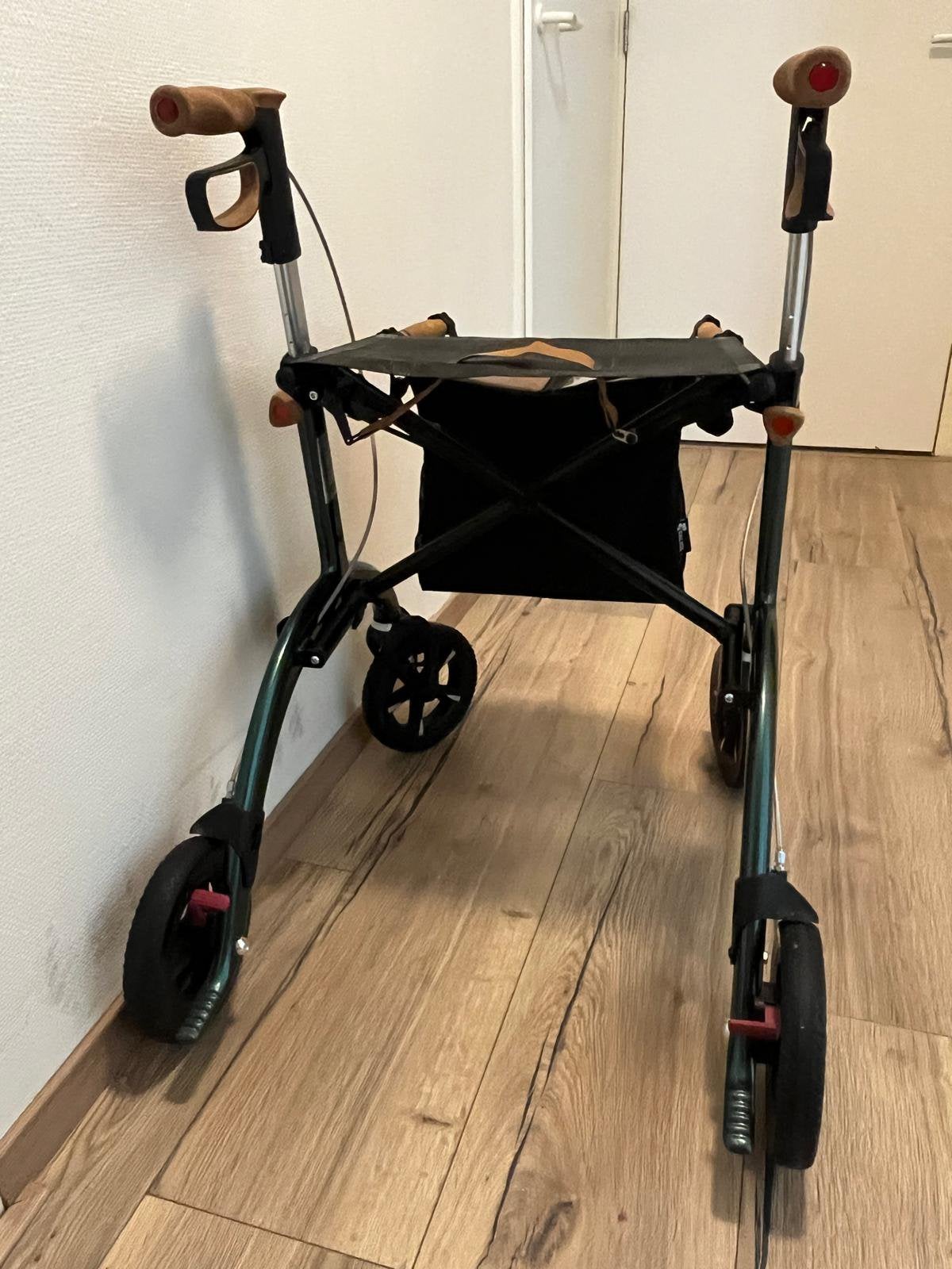 Super lichte rollator van carbon, Diversen, Rollators, Ophalen of Verzenden, Lichtgewicht, Zo goed als nieuw