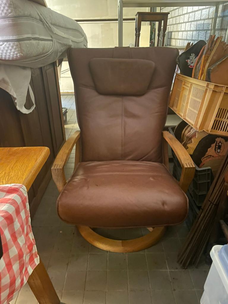 Leren draai fauteuil, bruin, Ophalen, 75 tot 100 cm, Zo goed als nieuw, Leer