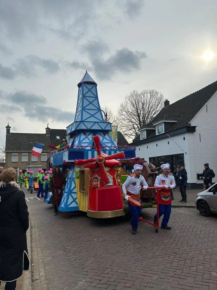 Carnavalswagen of carnavalsgroep Eiffeltoren, Ophalen, Gebruikt, Feestartikel
