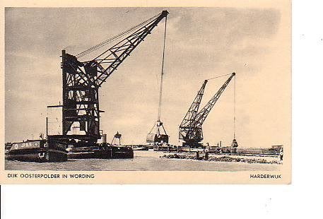 Ansichtkaart 	Zuiderzeewerken	Dijk Oostpolder in wording, Verzenden, 1940 tot 1960, Ongelopen, Flevoland