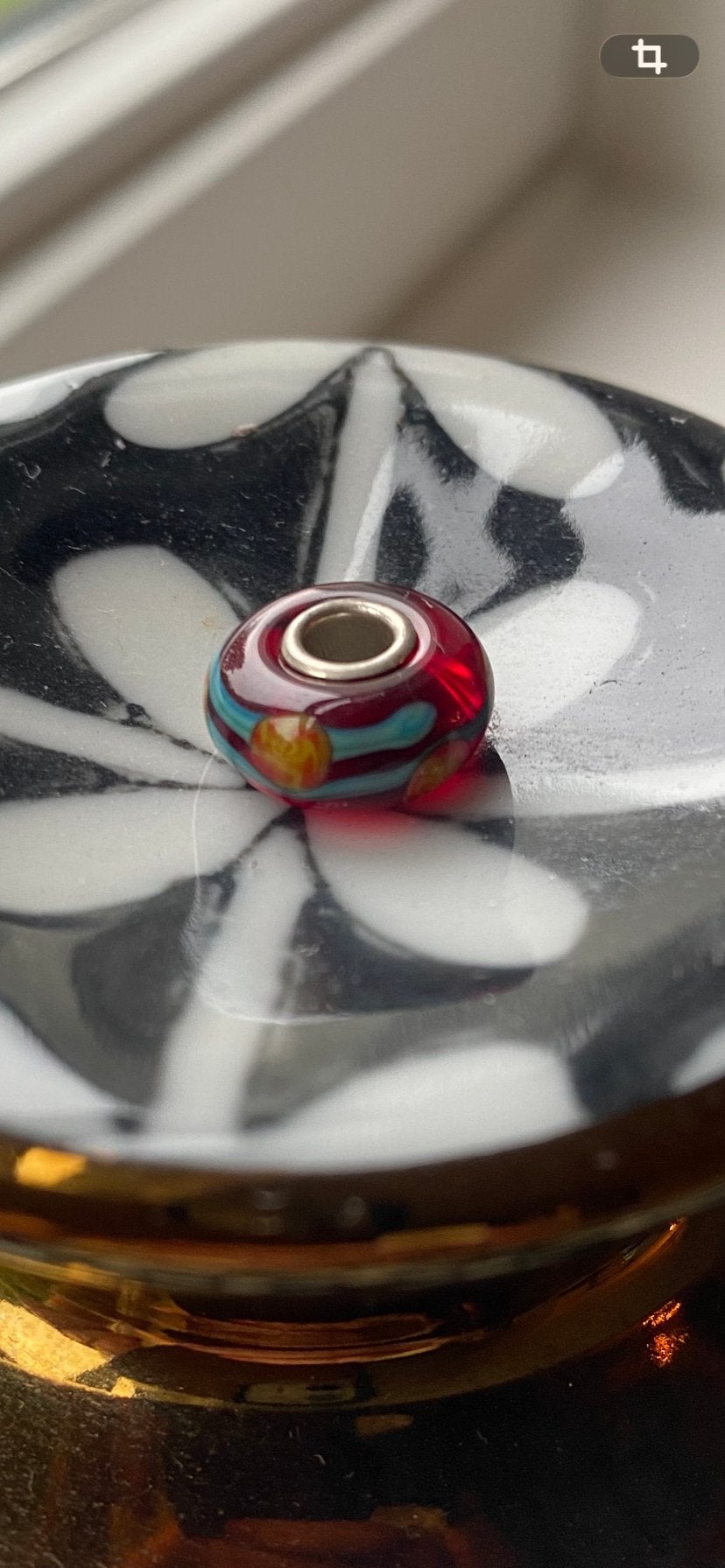 Mooie rode kraal Trollbeads met gele en blauwe accenten, Overige merken, Glas of Kristal, Ophalen of Verzenden, Zo goed als nieuw