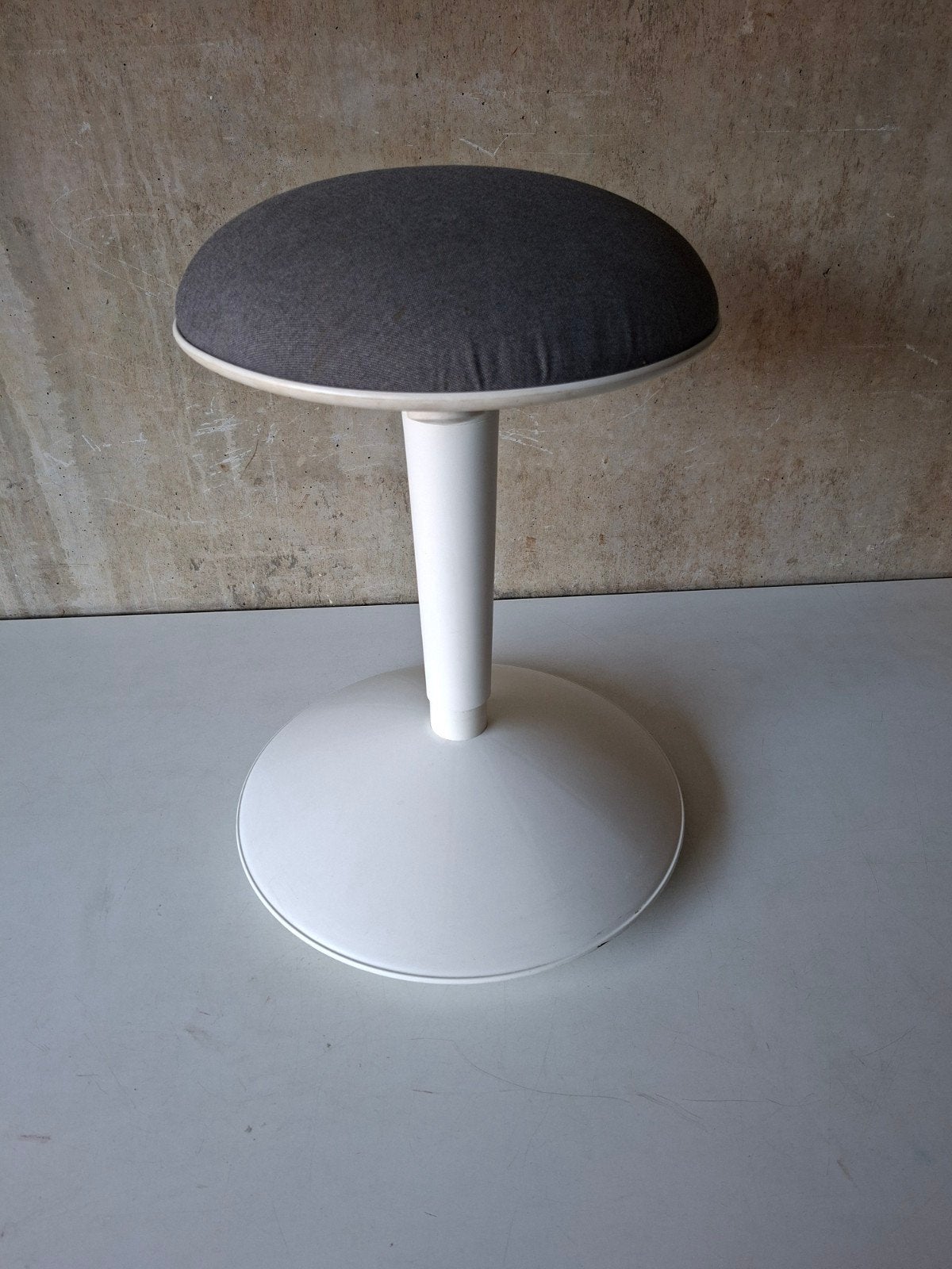 Ergonomische Stahulp / Zit-sta kruk - Grijs/Wit, Ophalen, Gebruikt, Modern, Ergonomisch, Overige materialen