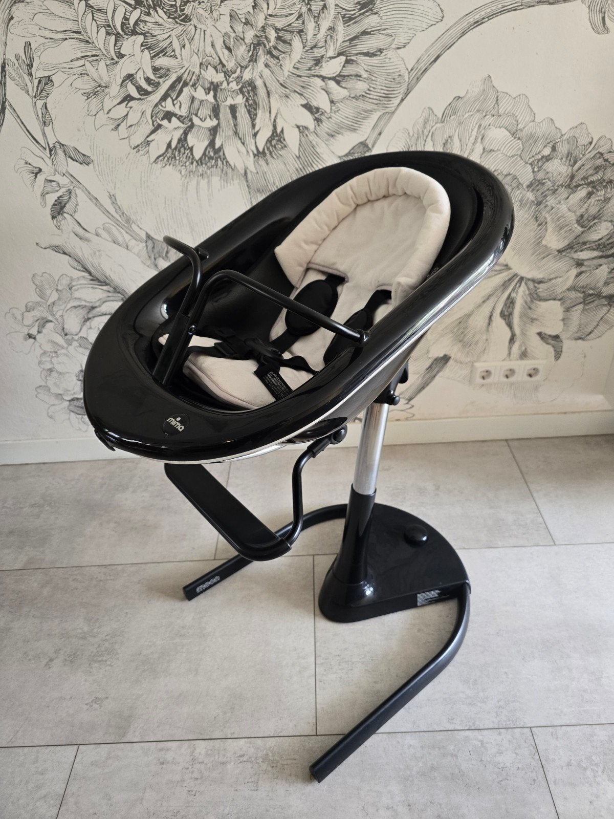 Mima Moon kinderstoel - Zwart, compleet met verkleiner, Ophalen, Zo goed als nieuw, Meegroeistoel, Gordel(s)