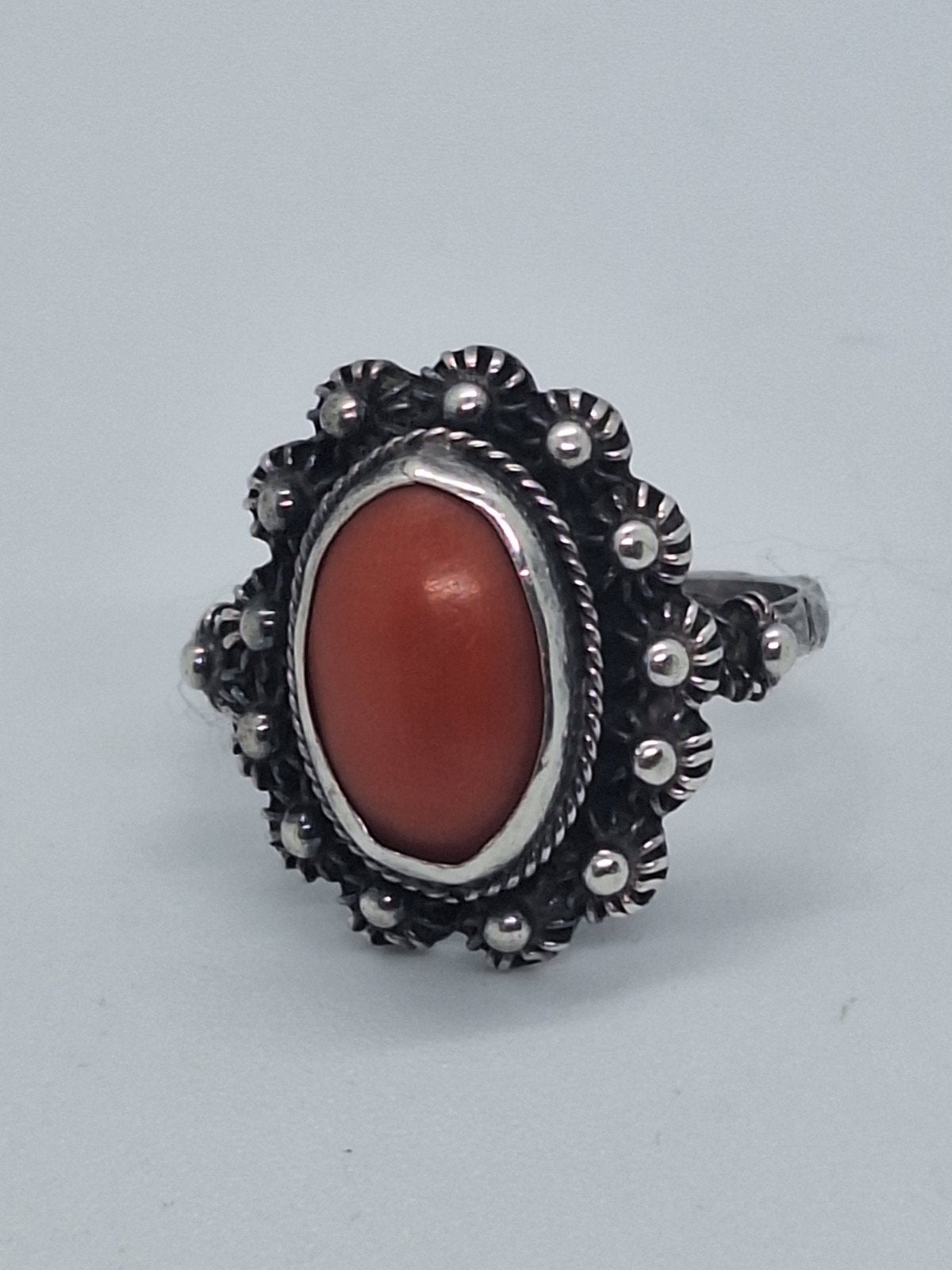 Zilveren ring met bloedkoraal, maat 17.5, Sieraden, Tassen en Uiterlijk, Gebruikt, Ophalen of Verzenden, 17 tot 18, Met edelsteen