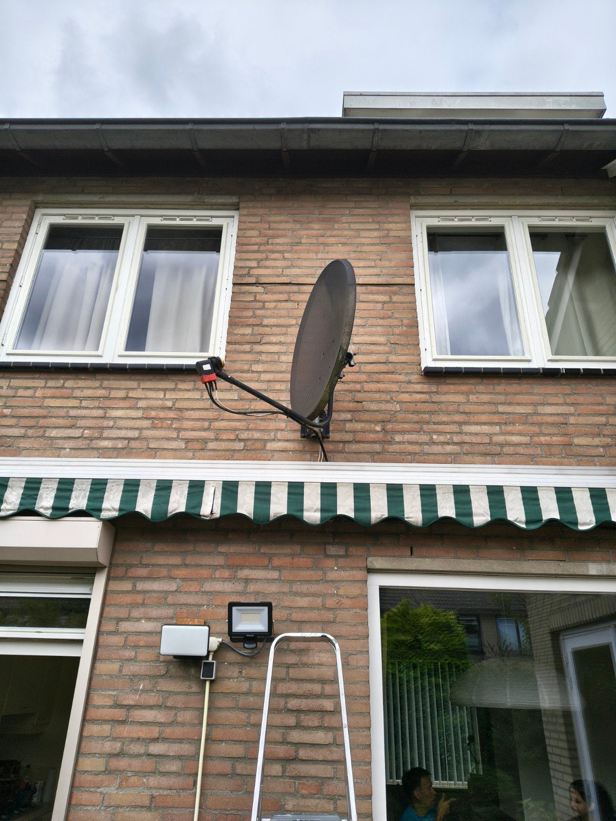 Gratis schotelantenne voor satellietontvangst, Audio, Tv en Foto, Schotelantennes, Ophalen, Gebruikt, (Schotel)antenne, Overige merken