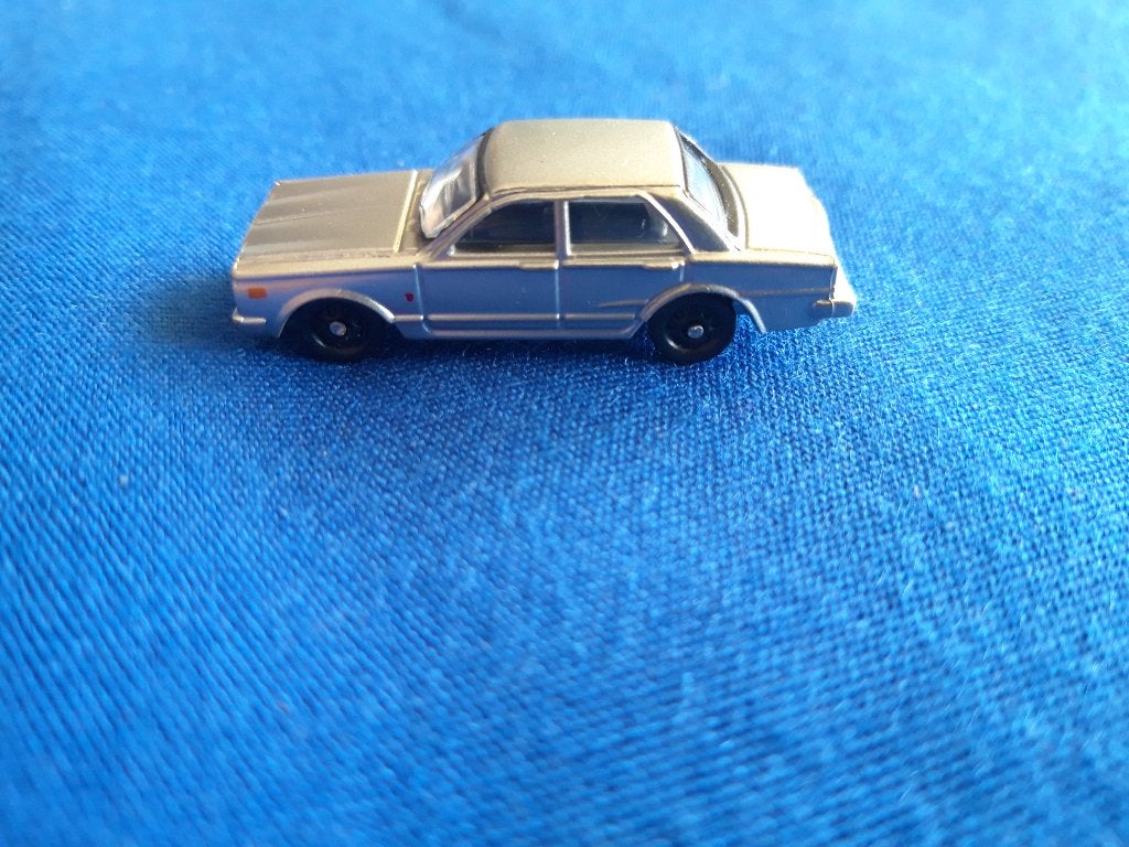Nissan Skyline Saloon zilvergrijs - schaal 1:100 UNIEK I, Ophalen of Verzenden, Zo goed als nieuw, Auto