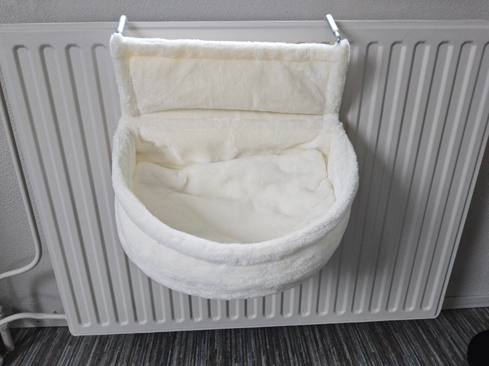 leuk wit kattenmandje voor aan de verwarming, Ophalen, Nieuw