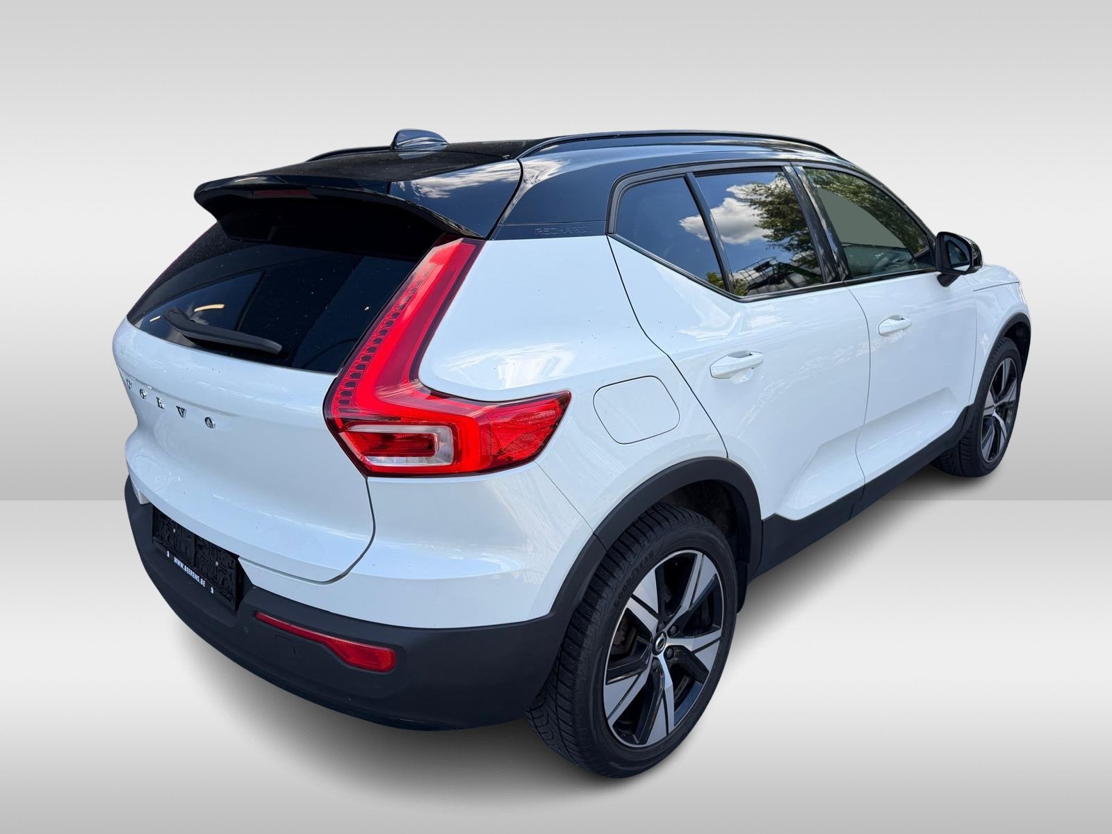 Volvo XC40 1.5 T4 Recharge R-Design | Panorama dak | Climate, Dealer onderhouden, Zwart, 129 pk, Wit