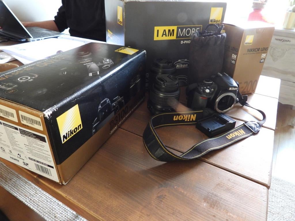 Nikon D3100 met 2 lenzen en alle dozen, Ophalen of Verzenden