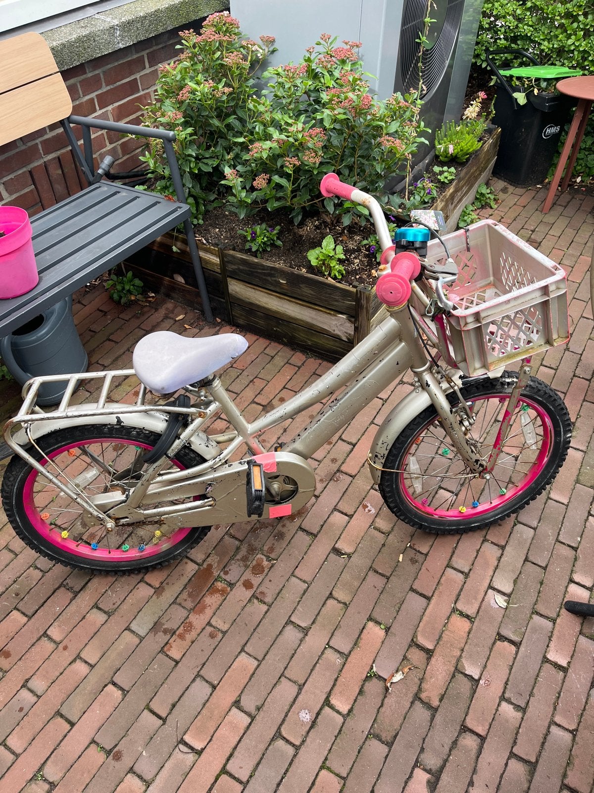 Kinderfiets met mandje en roze accenten, Ophalen, Gebruikt, Terugtraprem, 16 tot 20 inch