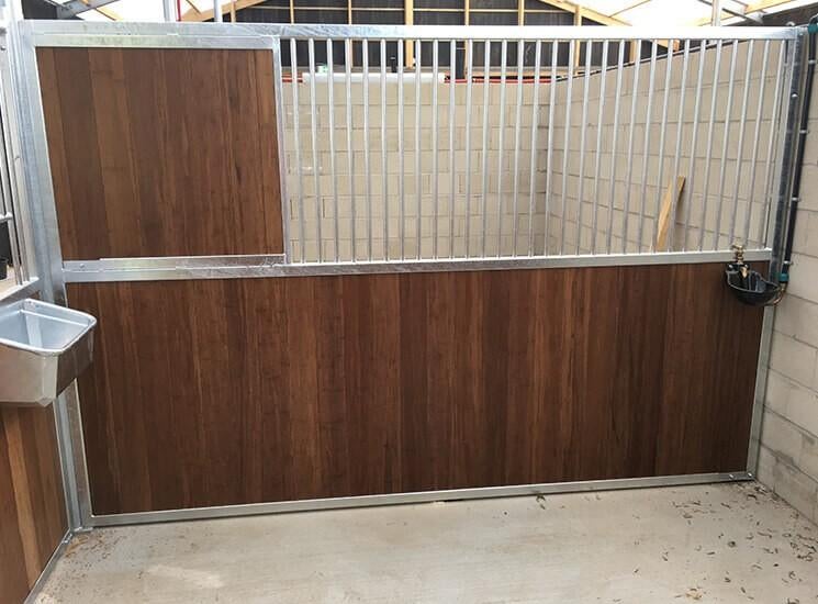 52. Tussenwand | Paardenstal | Paardenstallen binnenboxen, Dieren en Toebehoren, Stalling en Weidegang, Stalling, Toebehoren, 1 paard of pony