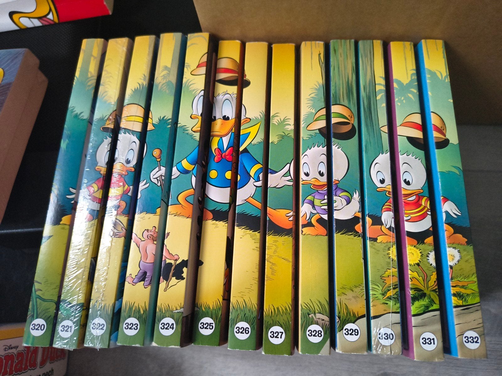 Donald Duck reeks 320-332, waarvan 3 nieuw in plastic, Meerdere stripboeken, Ophalen of Verzenden