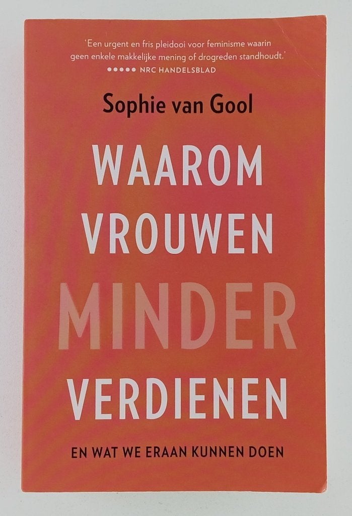 Gool, Sophie van - Waarom vrouwen minder verdienen / En wat, Ophalen of Verzenden, Gelezen, Overige onderwerpen