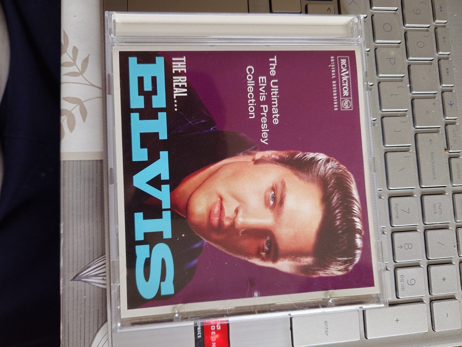 The Real... Elvis Presley - The Ultimate Collection CD, Inclusief boekje, Rock, Ophalen of Verzenden, Zo goed als nieuw