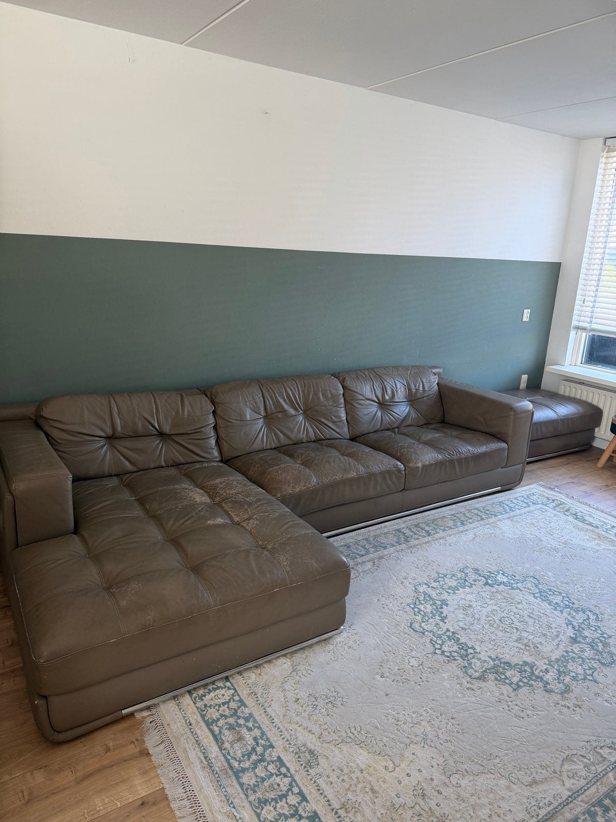 Gratis GRATIS Lederland hoekbank loungebank, Huis en Inrichting, Banken | Bankstellen, Ophalen, Gebruikt, Hoekbank, 300 cm of meer