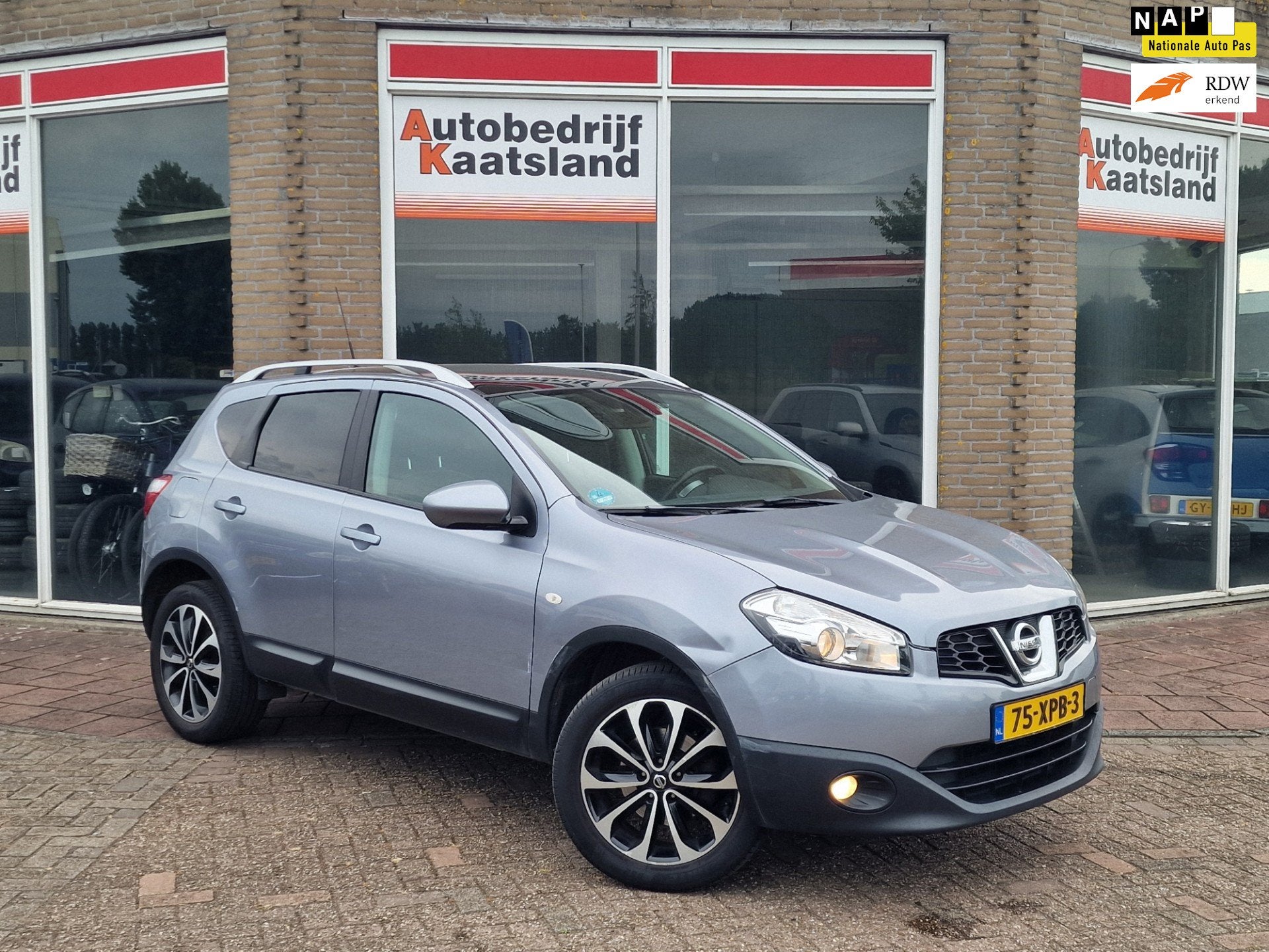 Nissan Qashqai 1.6 Connect Edition - Pano - Navi - Pdc -, Voorwielaandrijving, Euro 5, Stof, Gebruikt