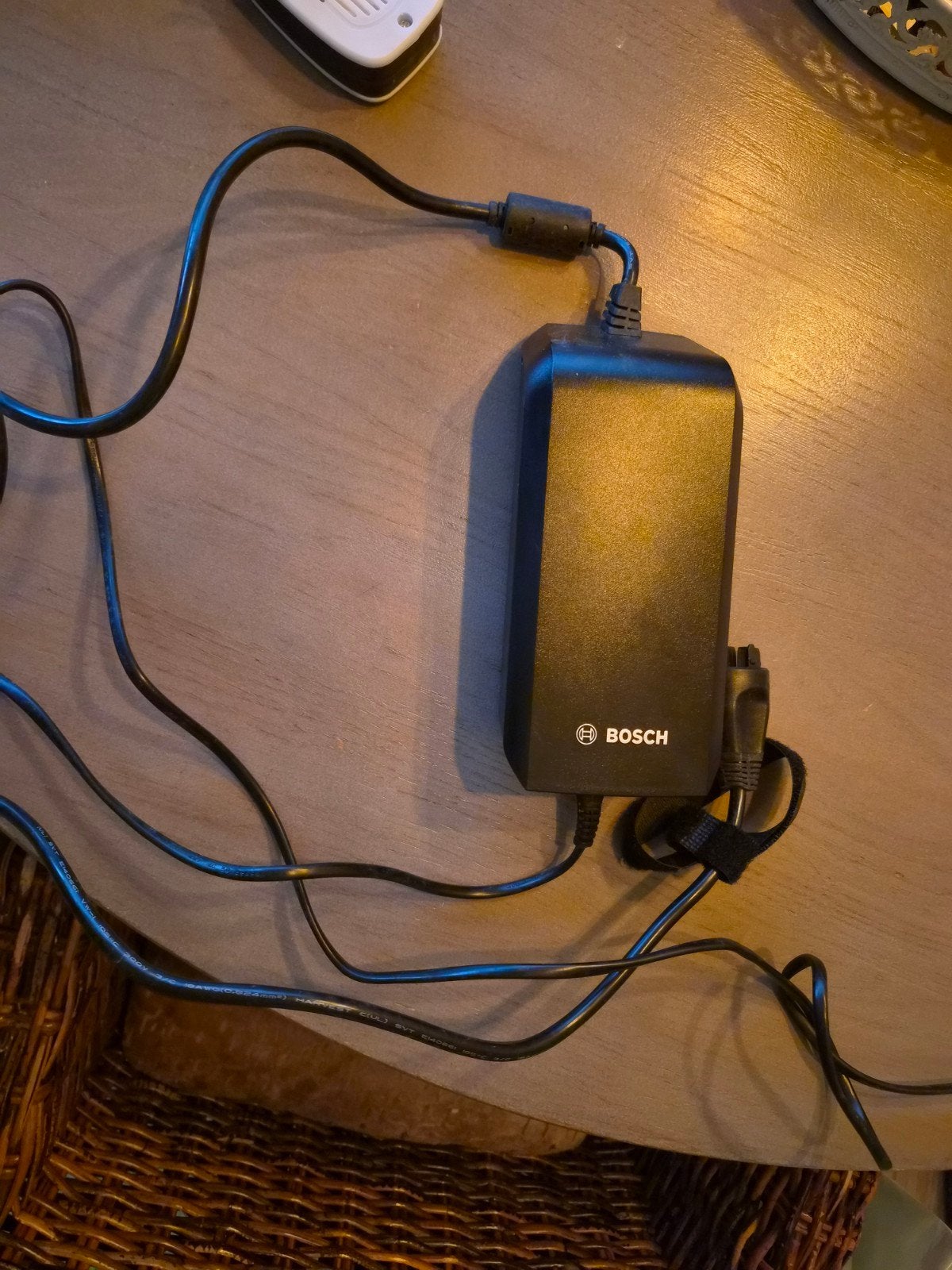 Bosch eBike Acculader 36V 4A - BCS220, Fietsen en Brommers, Gebruikt