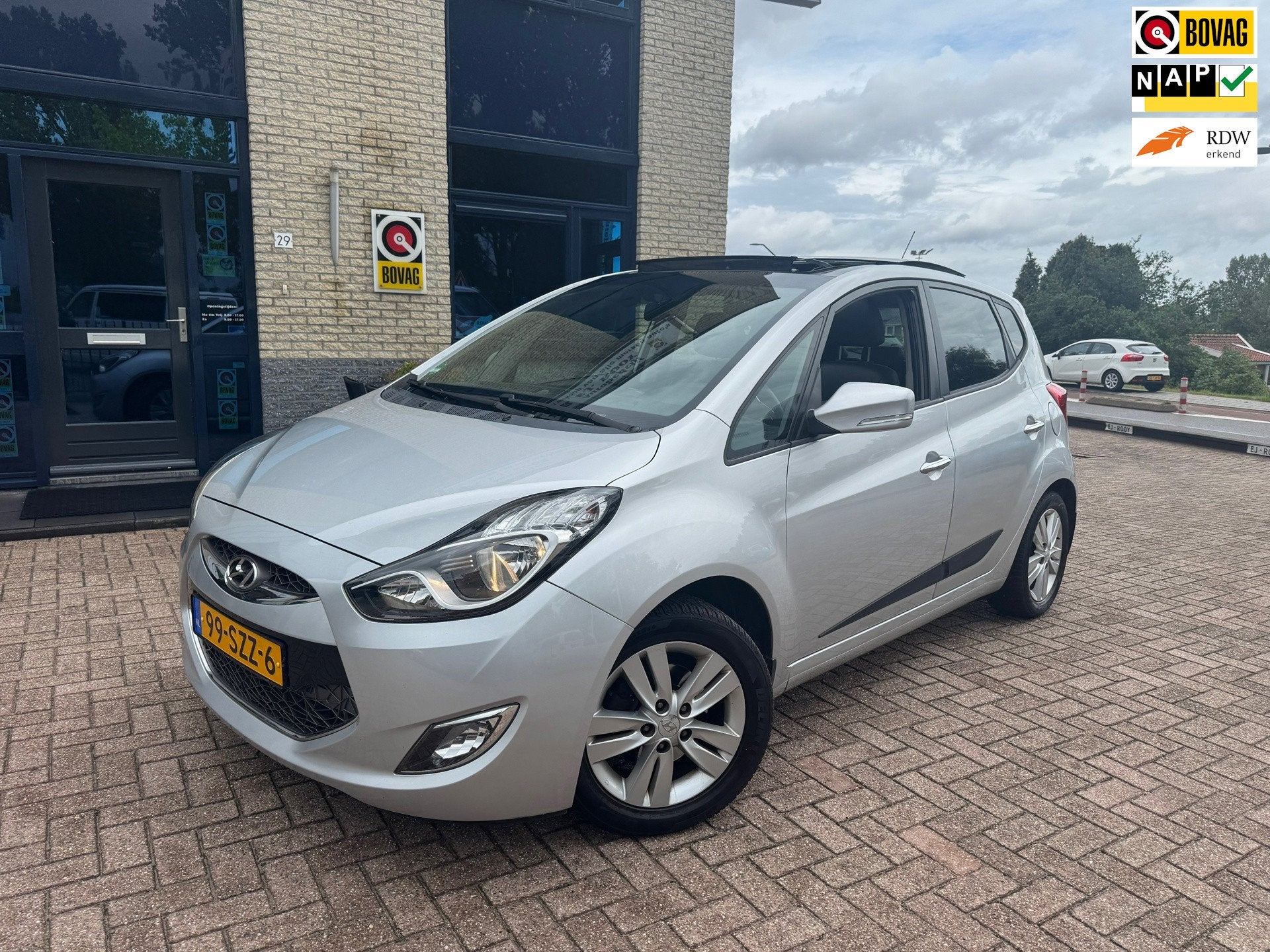 Hyundai Ix20 1.6i i-Catcher- pano dak- automaat-navi-leer, Auto's, Hyundai, 4 cilinders, Bedrijf, IX20, 550 kg