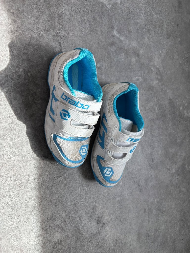 Hockeyschoenen, Ophalen of Verzenden, Zo goed als nieuw, Schoenen