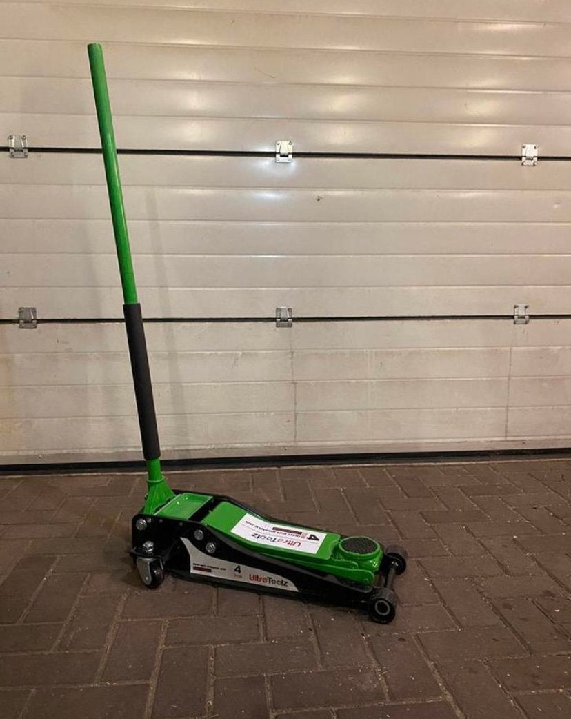 Garagekrik 4 ton, Auto diversen, Ophalen of Verzenden, Zo goed als nieuw, Hydraulisch, Garagekrik