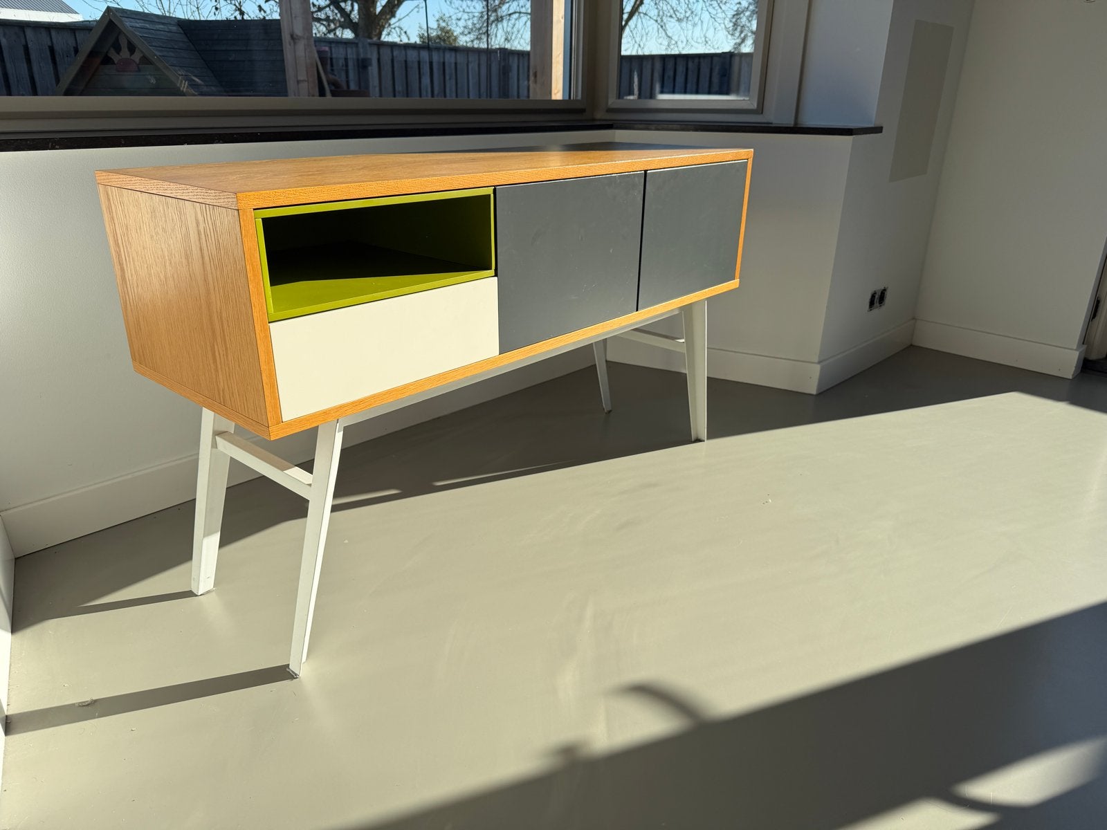 Stijlvol dressoir met lades en deuren - Modern design, Gebruikt, 100 tot 150 cm, Ophalen of Verzenden, 25 tot 50 cm