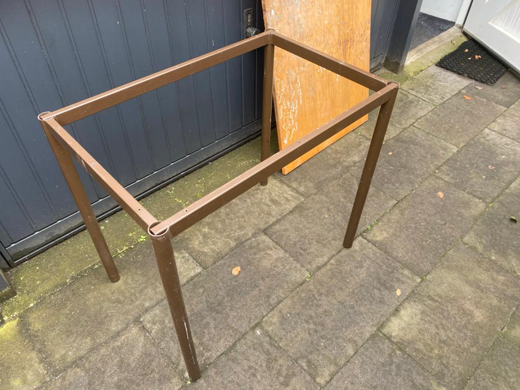 Werkbank, Metalen tafelonderstel met houten blad, Ophalen, Tafelpoot, Gebruikt, 100 tot 150 cm