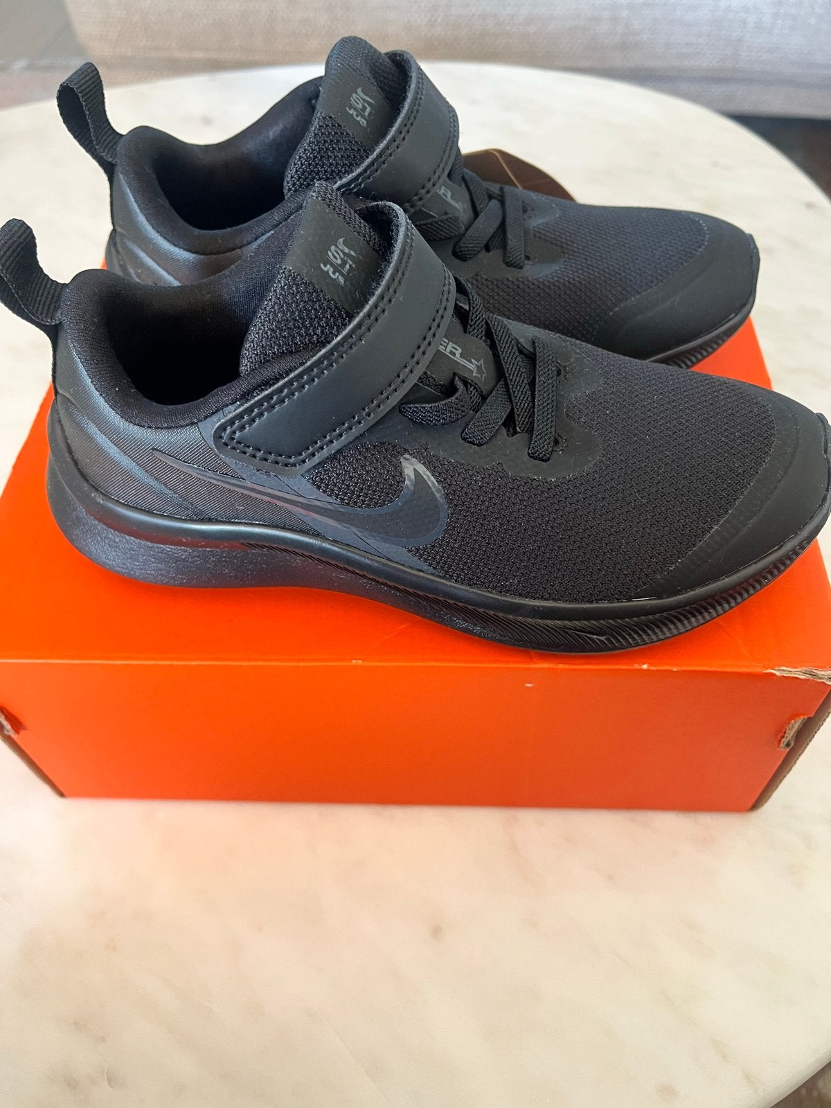 Nieuwe Nike Star Runner 3 Zwarte Sportschoenen Maat 29.5, Ophalen, Nieuw, Jongen of Meisje, Sportschoenen