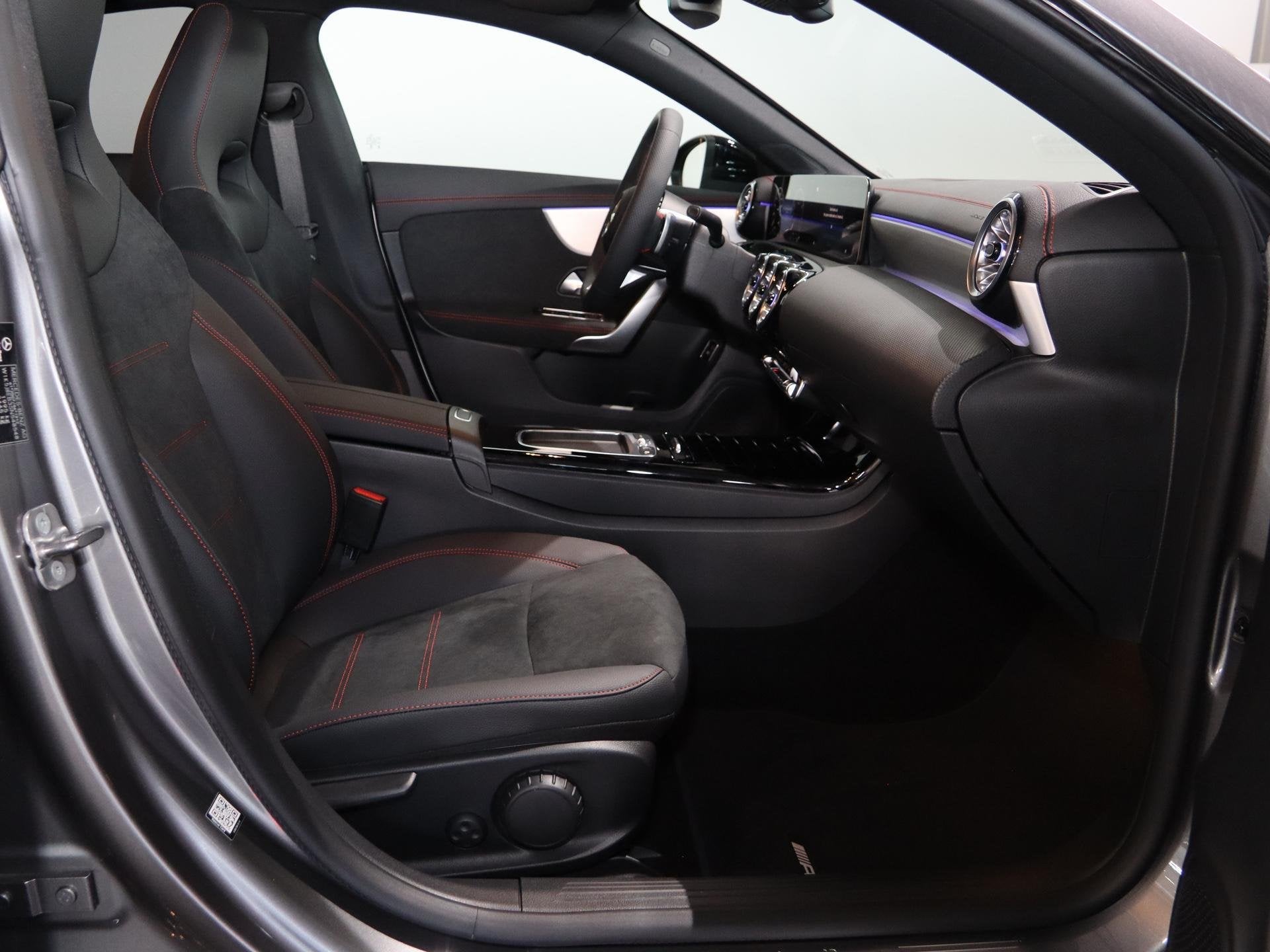 Mercedes-Benz CLA-klasse 180 Star Edition AMG Line | Panoram, Auto's, 136 pk, Gebruikt, 4 cilinders, Origineel Nederlands