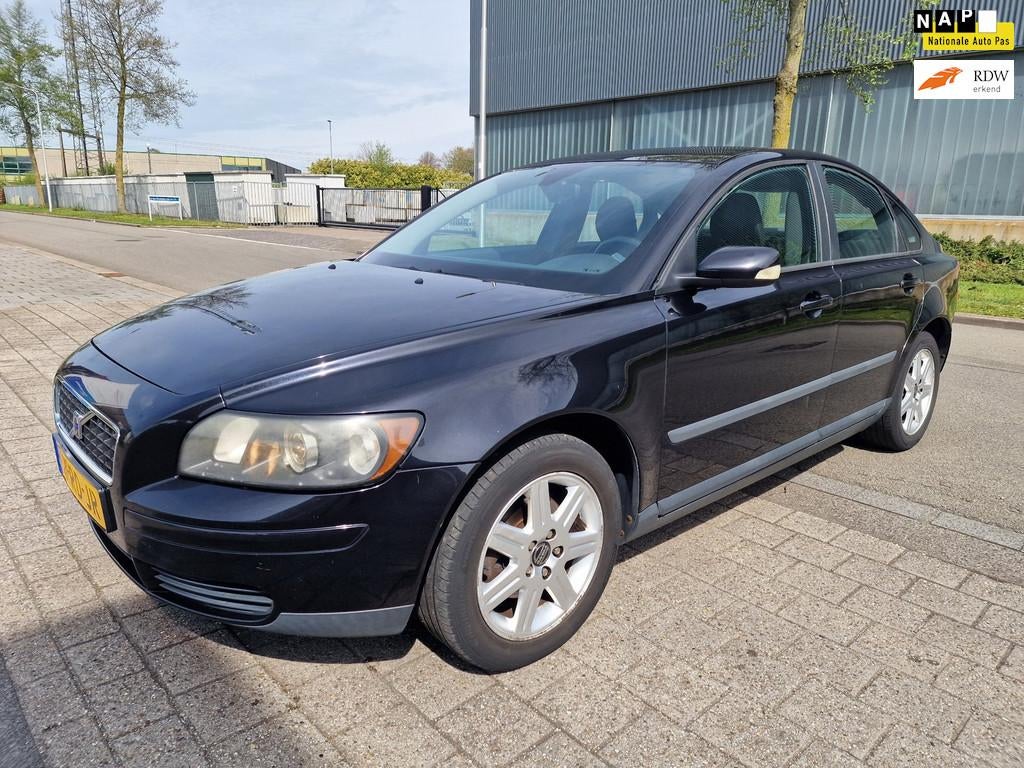Volvo S40 1.8 Momentum, Geen Apk, Koppeling defect Inruil mo, Auto's, Voorwielaandrijving, Gebruikt, Zwart, 4 cilinders