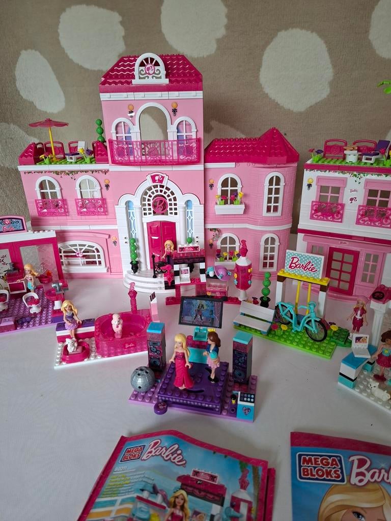 Barbie Mega bloks speelhuis met veel accessoires, Kinderen en Baby's, Speelgoed | Poppenhuizen, Zo goed als nieuw, Toebehoren