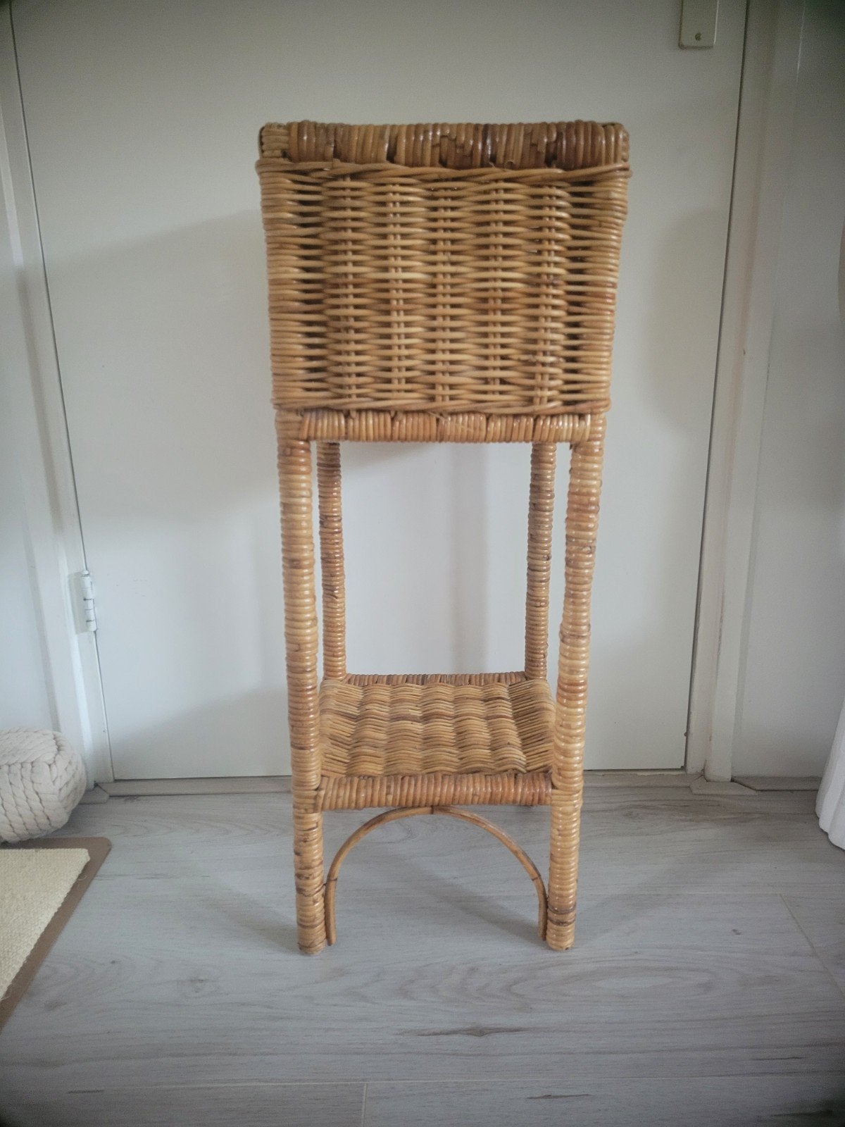 Mooie rotan plantenstandaard 30x30x80 cm, Huis en Inrichting, Woonaccessoires | Overige, Ophalen, Boho, Zo goed als nieuw, Natuurlijk materiaal