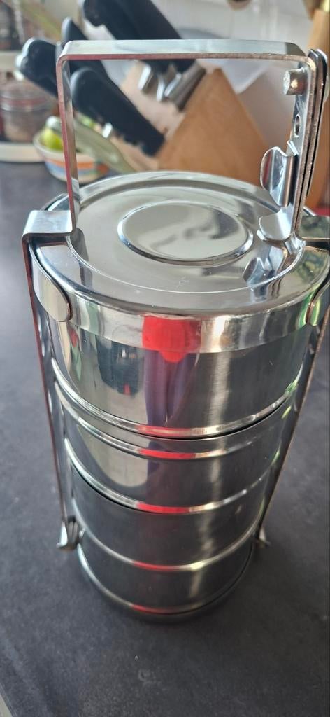 Ongebruikte roestvrijstalen tiffin (lunchbox) 4 lagen., Gebruikt, Zilver, Ophalen of Verzenden, Metaal