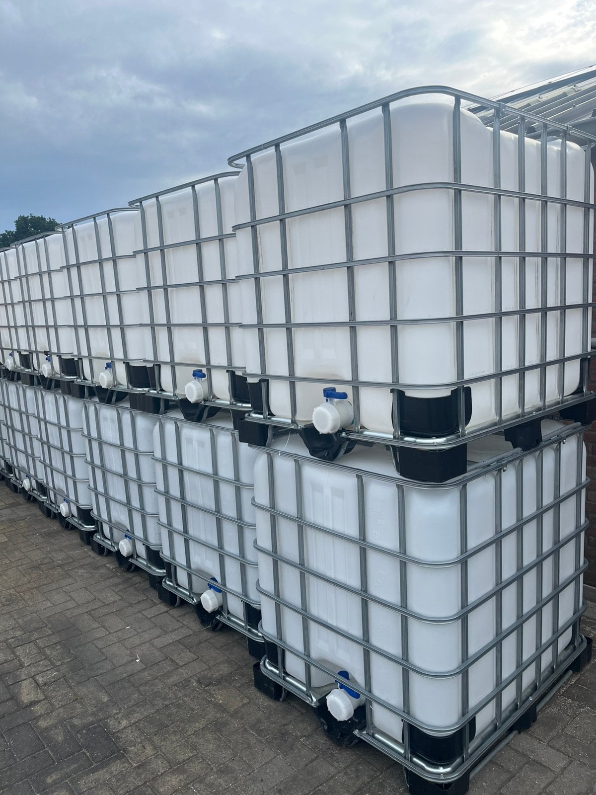 Mooie ibc containers en weer kratten, Tuin en Terras, Regentonnen, 150 liter of meer, Ophalen of Verzenden, Zo goed als nieuw
