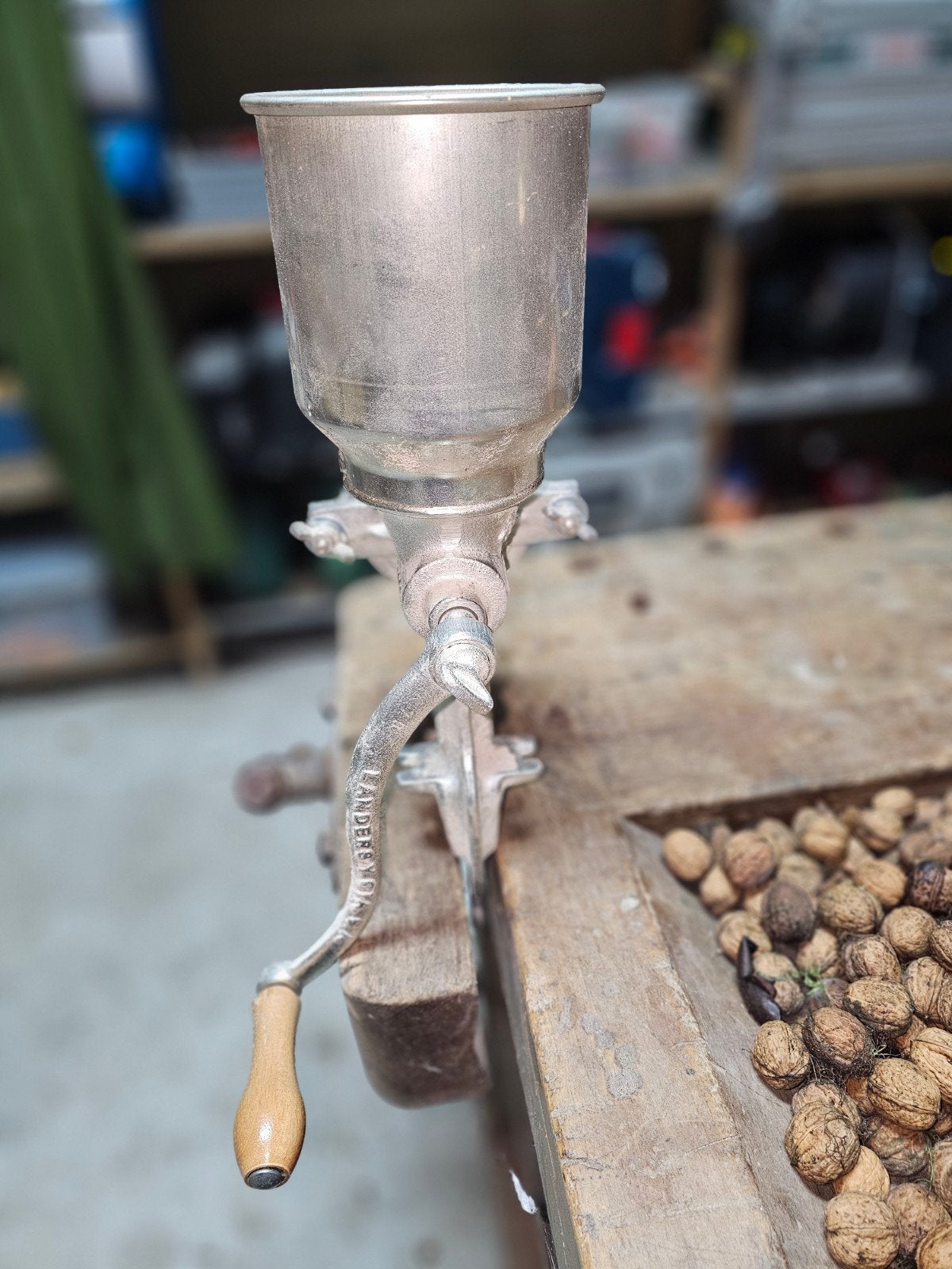Antieke Corona handmolen voor noten/granen, Ophalen of Verzenden, Zo goed als nieuw
