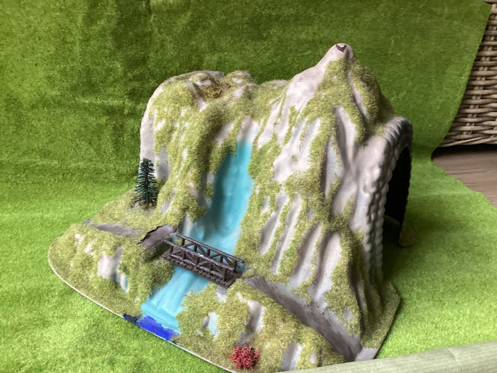 Mooie berg met tunnel en waterval voor modelspoorbaan, Ophalen of Verzenden, Gebruikt, Brug, Tunnel of Gebouw