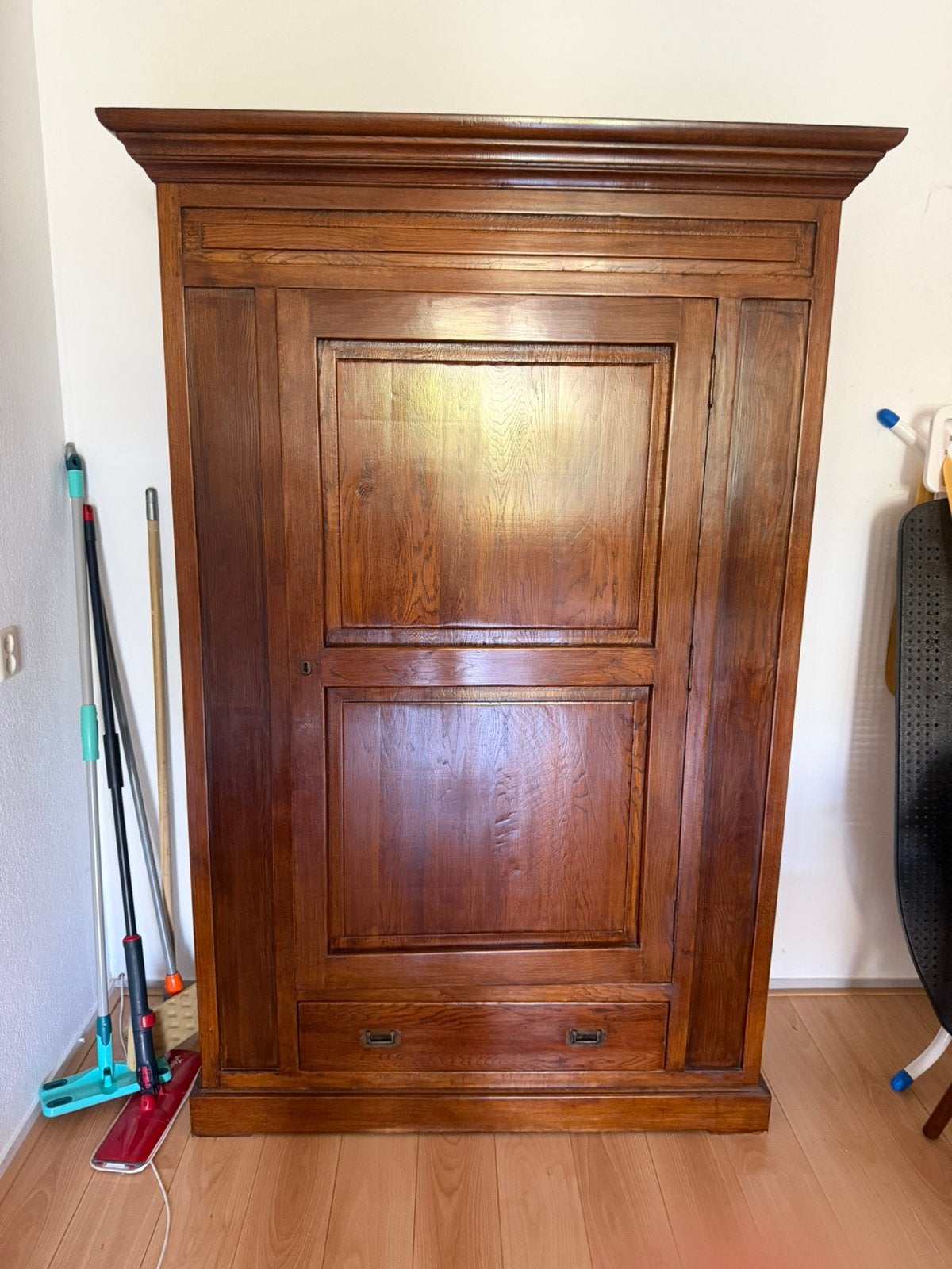 Massief houten kast, Ophalen