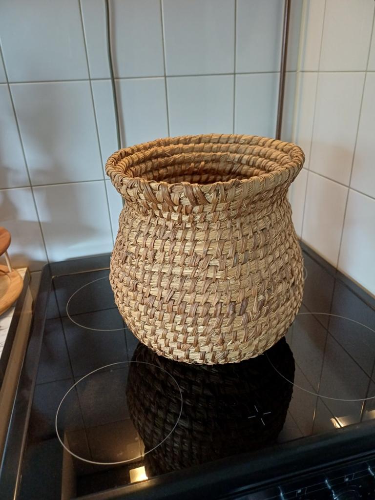 Rustieke rieten landelijke opberg mand., Ophalen, Mand, Rond, Zo goed als nieuw