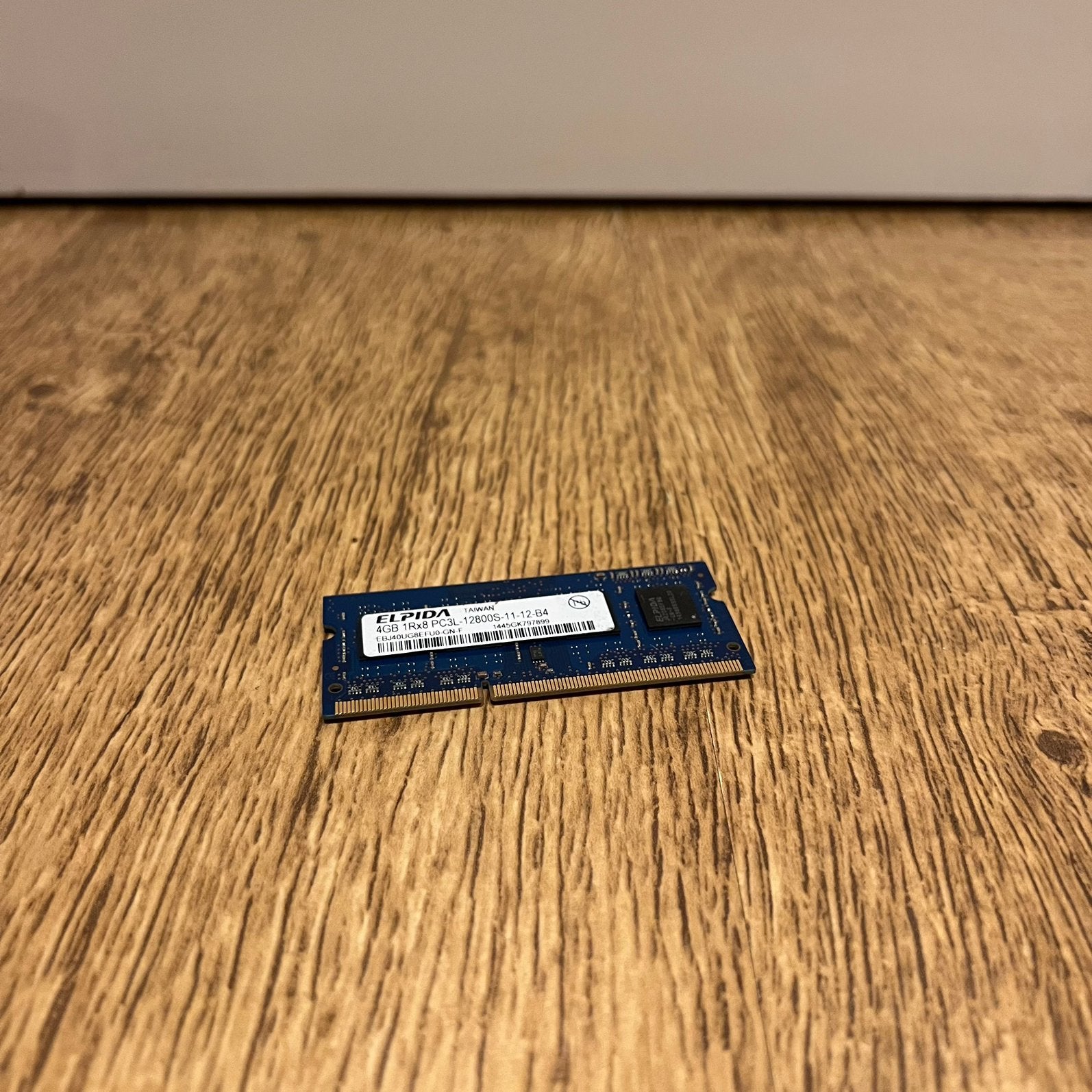 Elpida 4GB DDR3L 1600MHz Laptop werkgeheugen ( 1x 4GB ), Gebruikt, DDR3, Ophalen of Verzenden, 1600 MHz