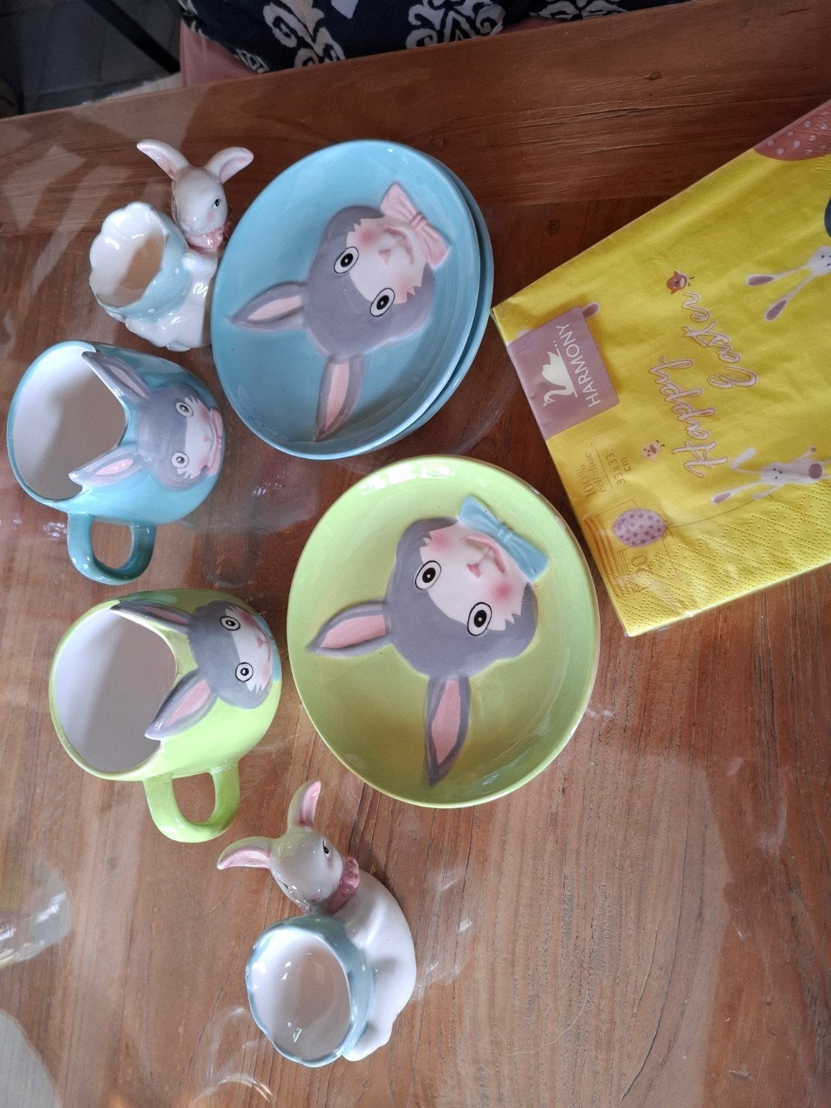 Paasservies met servetten en decoratie, Ophalen, Nieuw