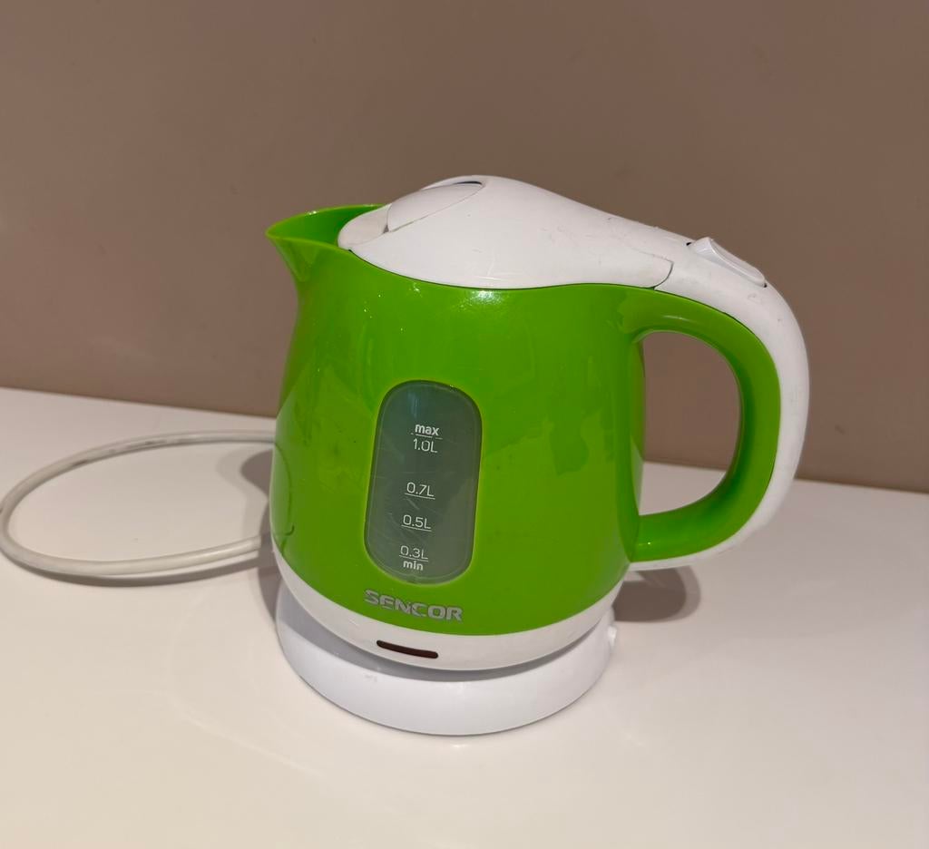 Waterkoker, vrolijke vintage groene kleur, 1 liter, 1 tot 2 liter, Ophalen of Verzenden, Zo goed als nieuw