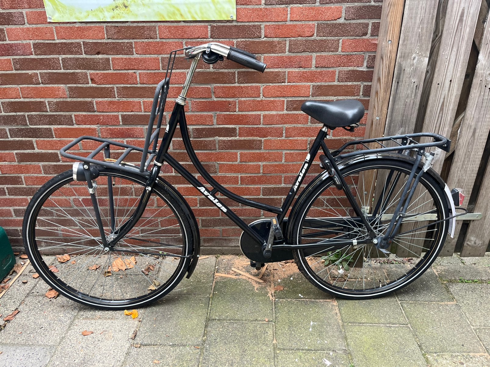 Avancer damesfiets zwart met voor- en achterdrager, Fietsen en Brommers, Ophalen, Gebruikt, Terugtraprem