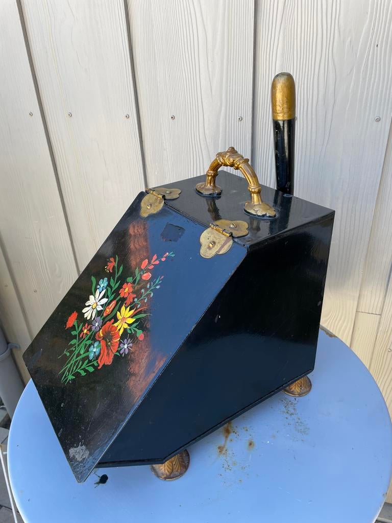 Antieke Zwarte Kolenbak met Handgeschilderde Bloemen, Ophalen