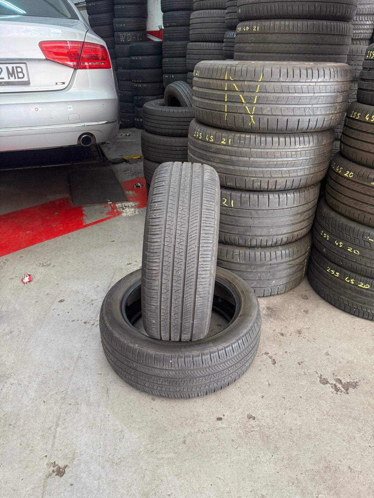 2x 235/50R20 2355020 PİRELLİ 6mm (inclusief monteren), Ophalen, Gebruikt, 235 mm, All Season