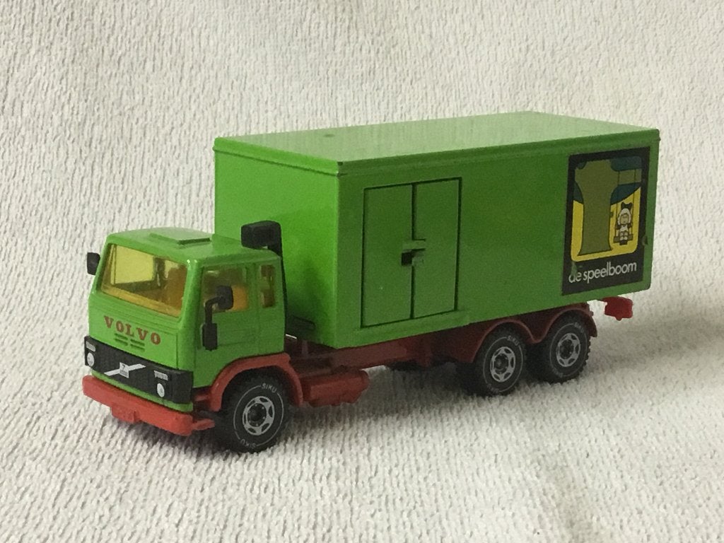 VOLVO F7 vrachtwagen met dichte bak van de Speelboom, Ophalen of Verzenden, Nieuw, Bus of Vrachtwagen, SIKU