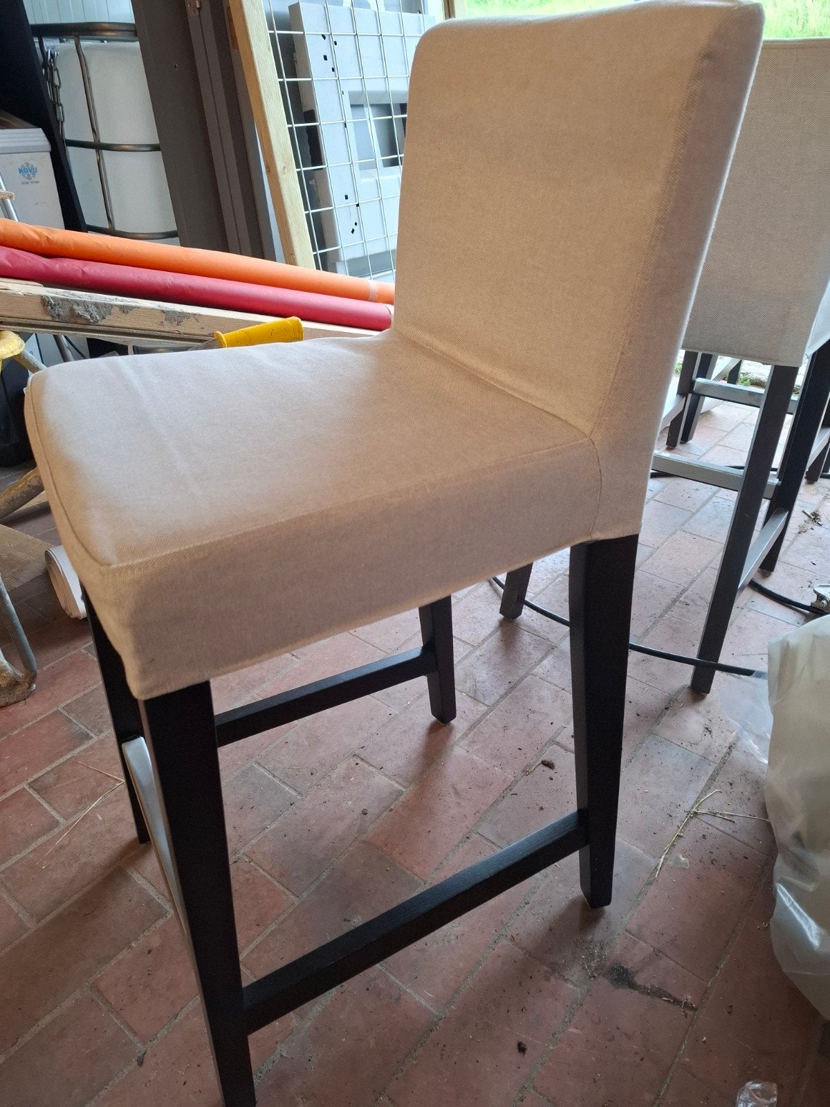 4 Stijlvolle barkrukken met uitwasbare stoffen hoes, Ophalen, 60 tot 90 cm, Zo goed als nieuw, 1 kruk